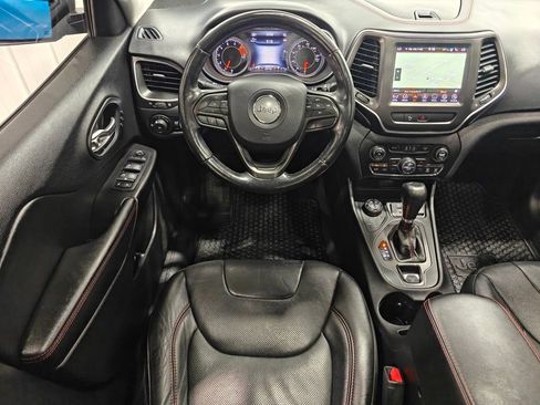 Used 2020 Jeep Cherokee Trailhawk image 4