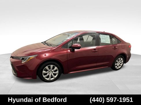Used 2025 Toyota Corolla LE FWD image 9