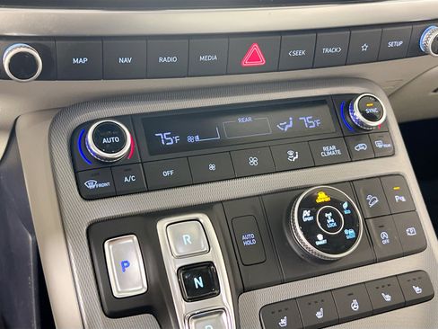 Used 2023 Hyundai Palisade Limited AWD/4WD image 16