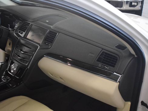 Used 2013 Lincoln MKS AWD image 40