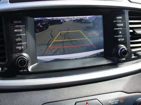 Used 2019 Kia Sorento LX image 27