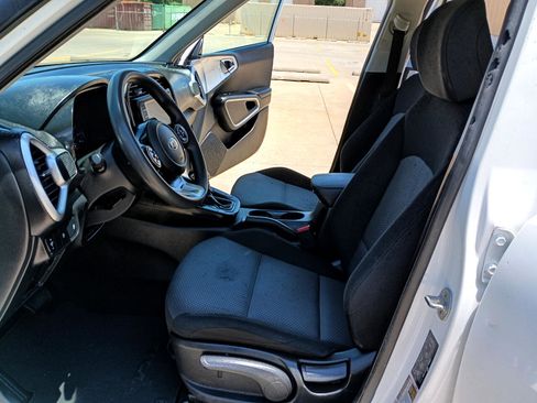 Used 2020 Kia Soul LX image 22