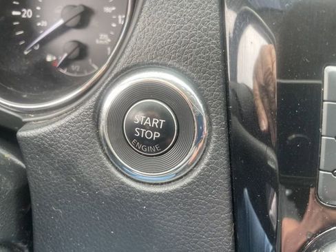 Used 2019 Nissan Rogue SV AWD/4WD image 30