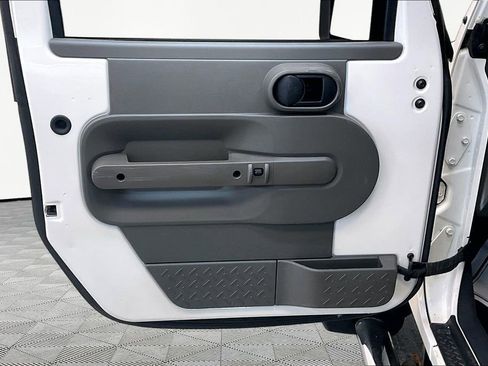 Used 2010 Jeep Wrangler Unlimited Sahara w/ Mopar Chrome Edition Group AWD/4WD image 19