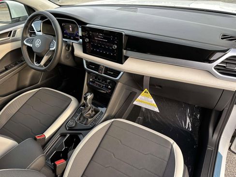 New 2026 Volkswagen Taos SE image 12