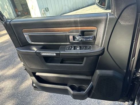 Used 2018 RAM 1500 Laramie image 25