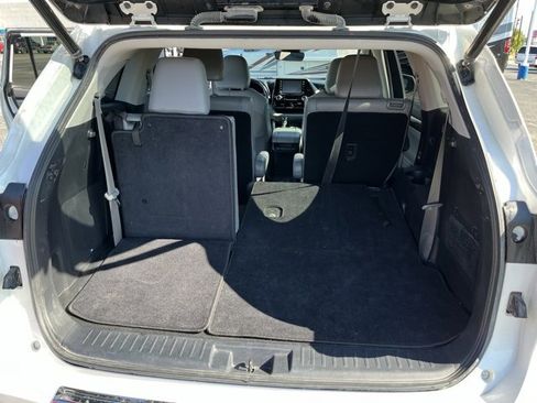 Used 2021 Toyota Highlander Limited image 14
