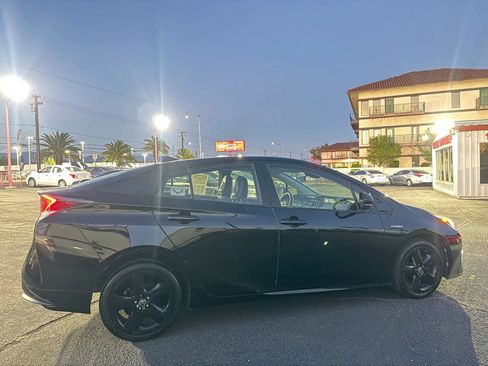 Used 2016 Toyota Prius Four Touring FWD image 10