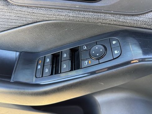 Used 2023 Nissan Rogue S image 9