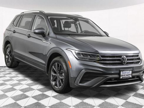 Used 2024 Volkswagen Tiguan SE w/ Panoramic Sunroof Package AWD/4WD image 11