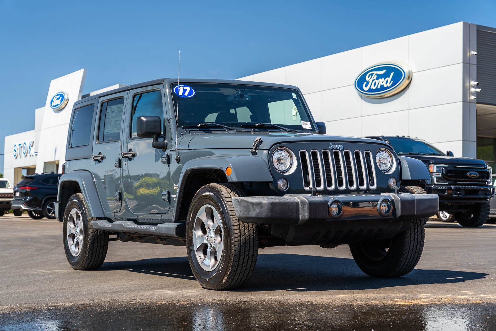 Used 2017 Jeep Wrangler Unlimited Sahara AWD/4WD image 1