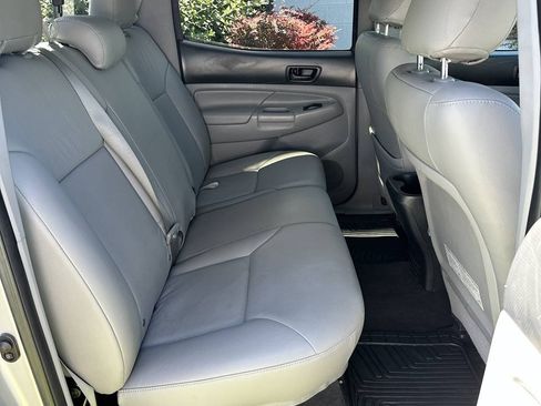 Used 2014 Toyota Tacoma 4x4 Double Cab w/ SR5 Package image 21