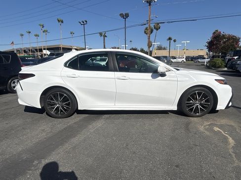 Used 2021 Toyota Camry SE FWD image 7