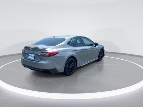 Used 2026 Toyota Camry SE FWD image 9