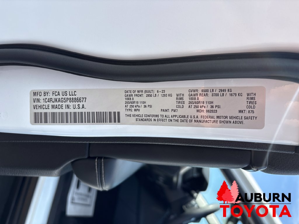 Used 2023 Jeep Grand Cherokee L Laredo AWD/4WD image 28