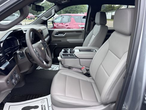 Used 2025 Chevrolet Silverado 1500 LT w/ Leather Package image 9