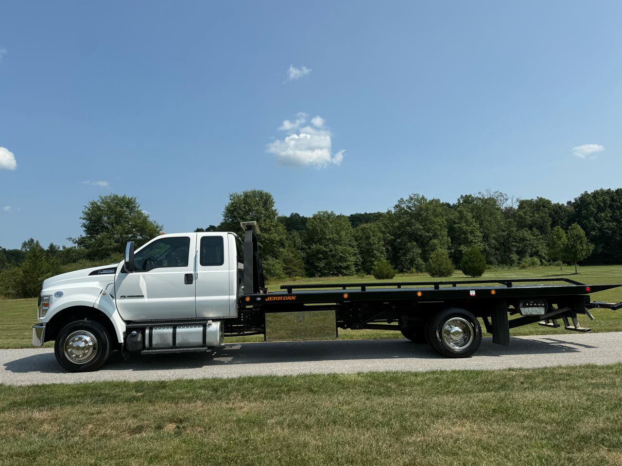 Used 2016 Ford F650 2WD SuperCab Super Duty image 3