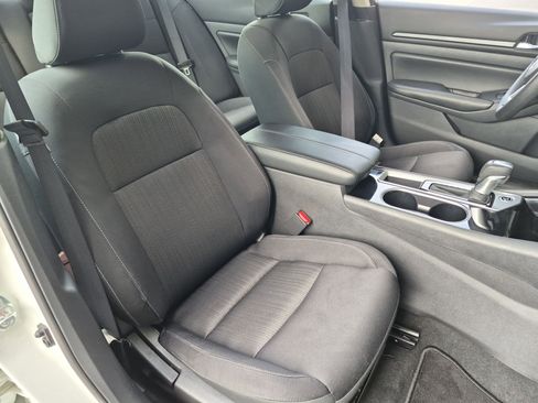 Used 2024 Nissan Altima 2.5 SV FWD image 34