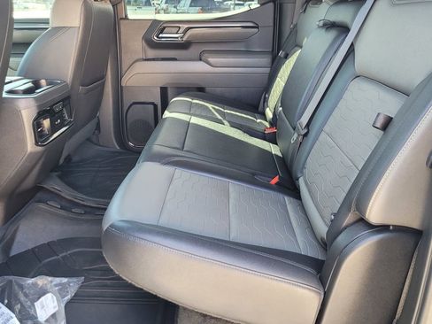 Used 2022 Chevrolet Silverado 1500 ZR2 w/ Technology Package image 10