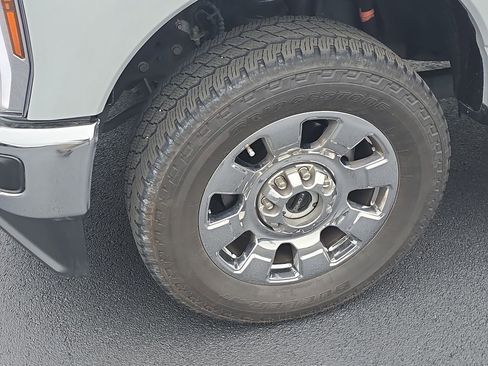 Used 2025 Ford F250 Lariat w/ Chrome Package image 13