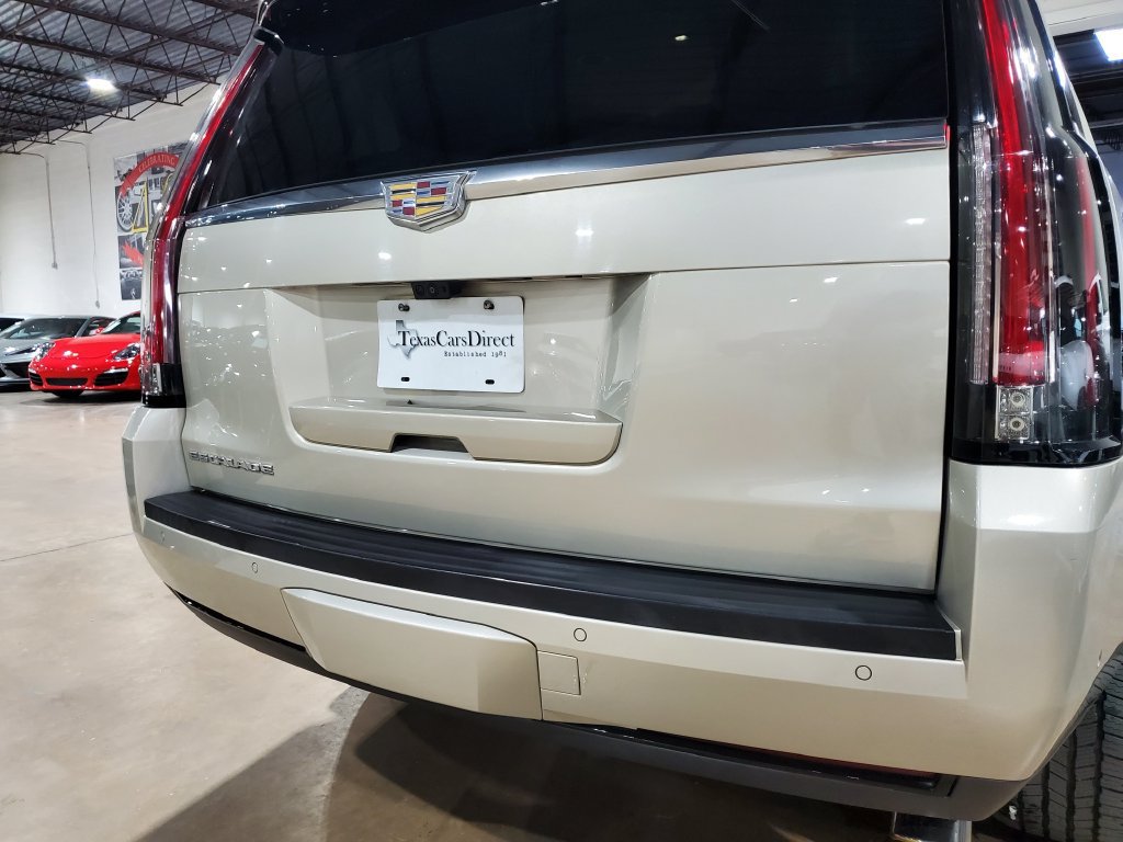 Used 2017 Cadillac Escalade Premium Luxury AWD/4WD image 46