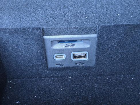 Used 2023 Cadillac XT6 Luxury image 24