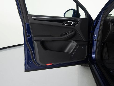 Certified 2026 Porsche Macan AWD/4WD image 19
