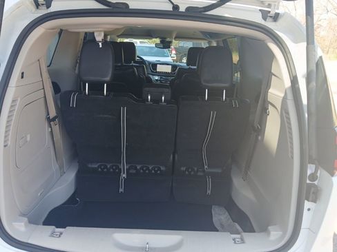 Used 2024 Chrysler Pacifica Select image 39