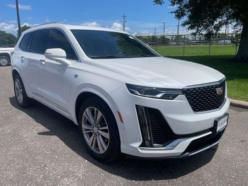 Used 2023 Cadillac XT6 Premium Luxury w/ Technology Package FWD image 5