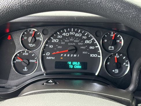 Used 2024 GMC Savana 2500 w/ Driver Convenience Package image 9