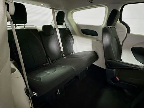 Used 2022 Chrysler Voyager LX image 26