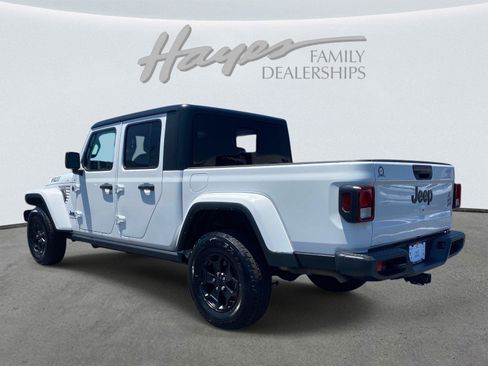Used 2022 Jeep Gladiator Overland AWD/4WD image 6
