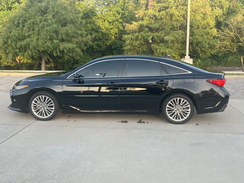 Used 2019 Toyota Avalon Limited FWD image 6