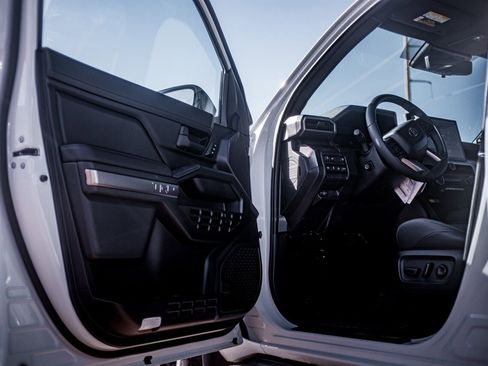 Used 2025 Toyota 4Runner TRD Off-Road Premium image 18