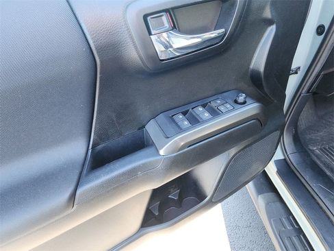 Used 2022 Toyota Tacoma SR image 13