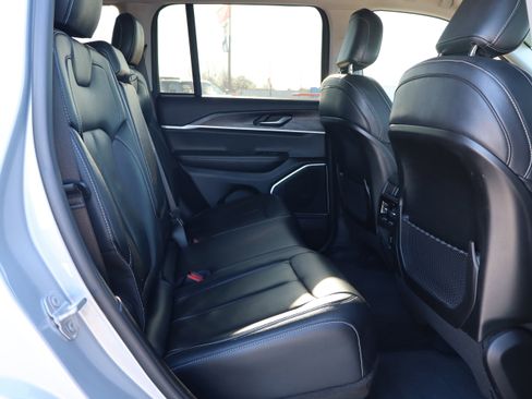 Used 2022 Jeep Grand Cherokee Limited image 12