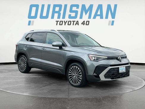 Used 2025 Volkswagen Taos SE FWD image 1