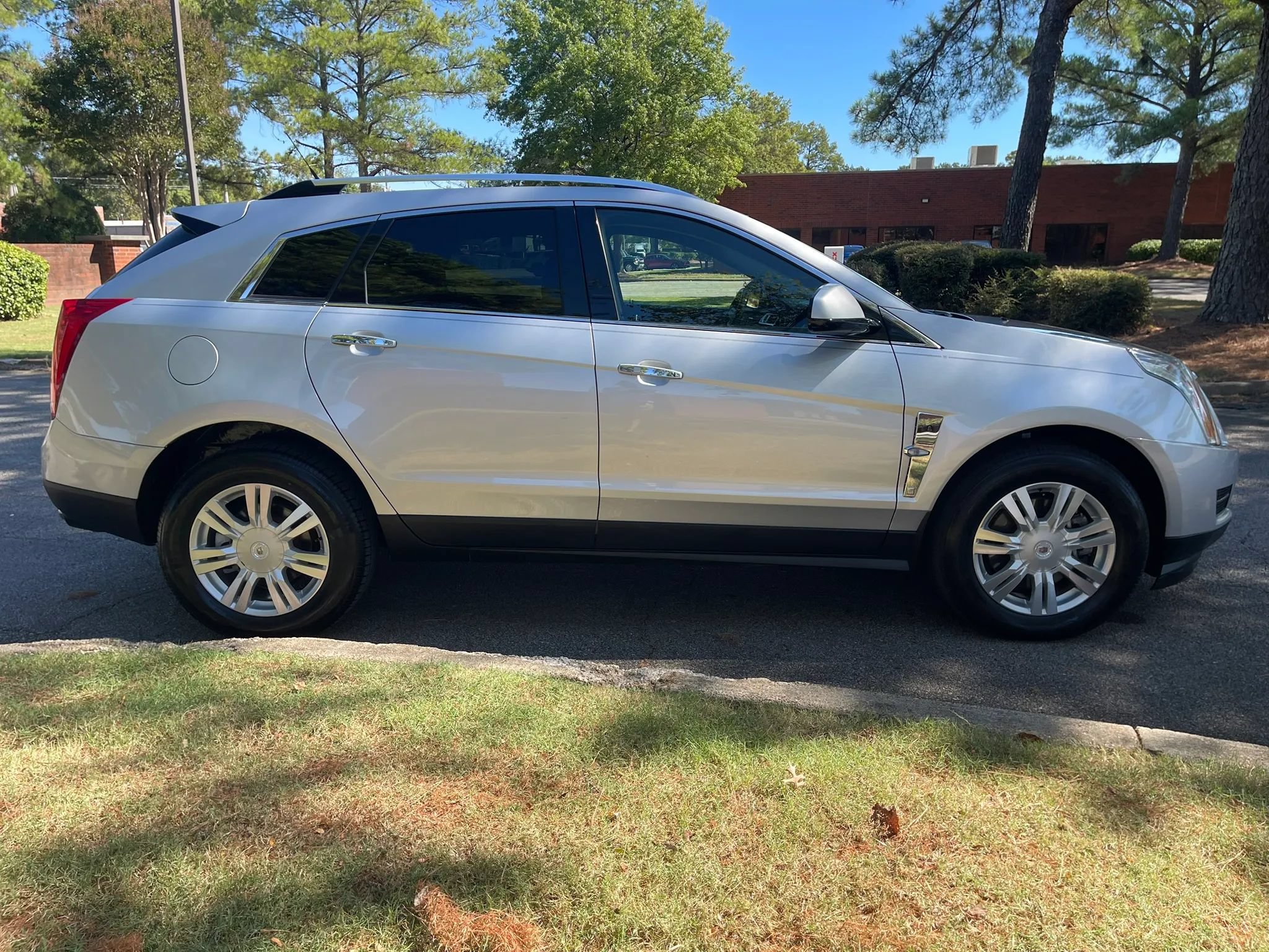 Used 2012 Cadillac SRX Luxury FWD image 6
