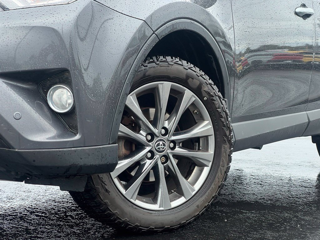 Used 2018 Toyota RAV4 Limited AWD/4WD image 2