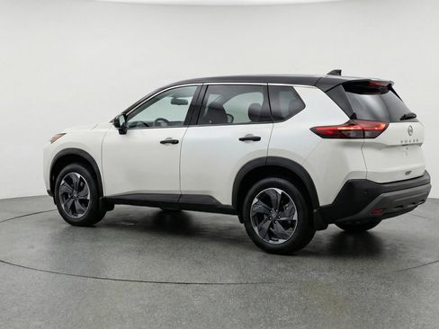 Used 2025 Nissan Rogue SV image 6