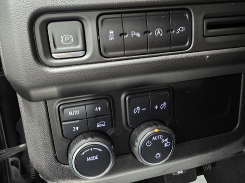 Used 2021 Chevrolet Suburban LT AWD/4WD image 17