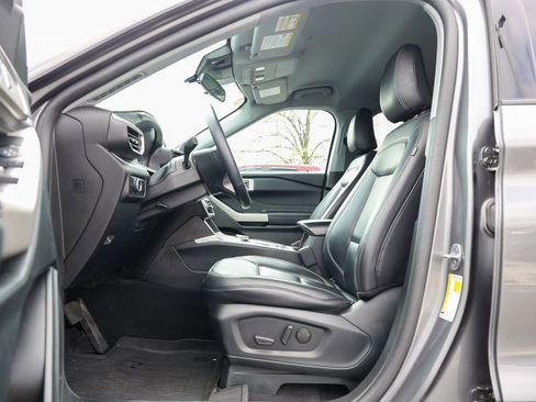 Certified 2023 Ford Explorer XLT w/ Equipment Group 202A image 32