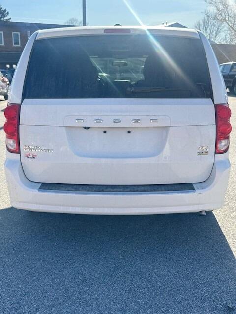 Used 2015 Dodge Grand Caravan R/T FWD image 4