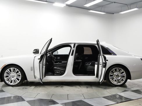 Used 2024 Rolls-Royce Ghost Extended Wheelbase image 6