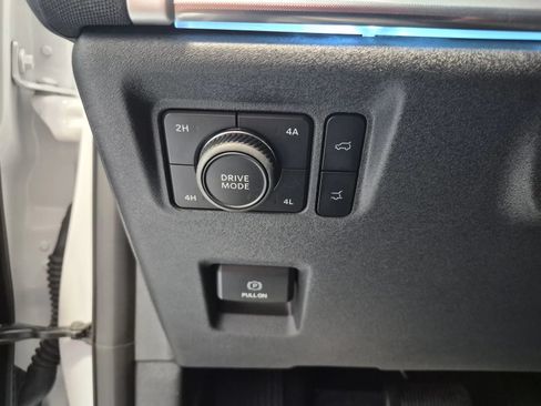 Used 2025 Ford Expedition Max Platinum AWD/4WD image 32