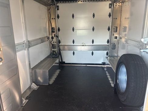 Used 2024 Chevrolet Brightdrop 400 w/ Commercial Equipment Package AWD/4WD image 14