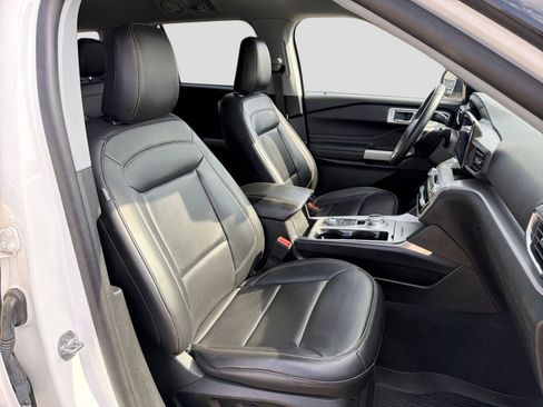 Certified 2023 Ford Explorer XLT w/ Equipment Group 202A AWD/4WD image 25