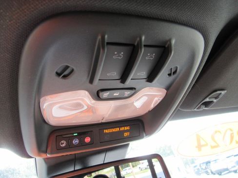 Used 2024 Chevrolet Colorado ZR2 w/ ZR2 Convenience Package III AWD/4WD image 31