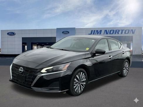Used 2025 Nissan Altima 2.5 SV FWD image 9