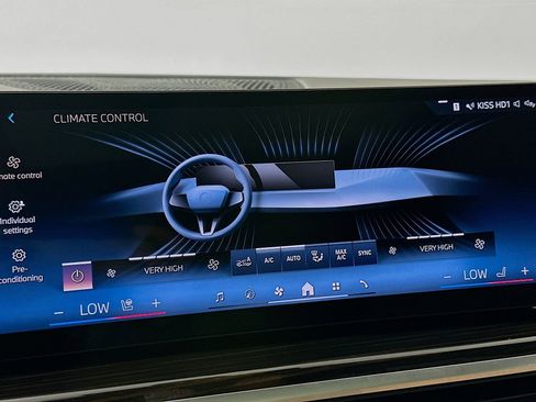 Used 2024 BMW X7 xDrive40i w/ M Sport Package image 16